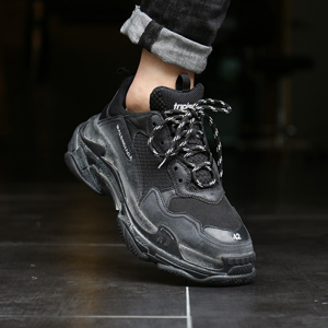 早い者勝ち BALENCIAGA トリプルS ホワイト 42 2026年最新