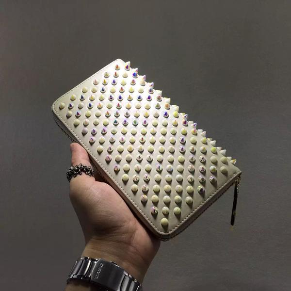 SS19新作 クリスチャン ルブタンスーパーコピー スタッズ長財布 