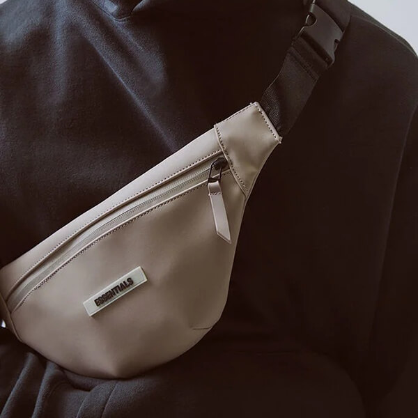エッセンシャルズ ボディバッグ 偽物 フィアオブゴッド Waterproof
