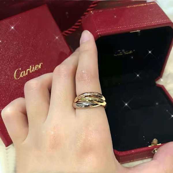 カルティエ リング 偽物 トリニティ 指輪 ホワイト イエロー ピンク