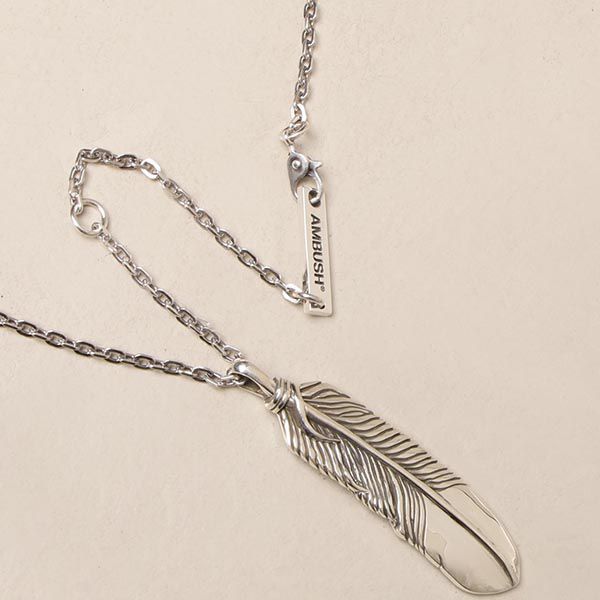 ambush ライターネックレス 偽物 フェザーチャームのネックレス 刻印