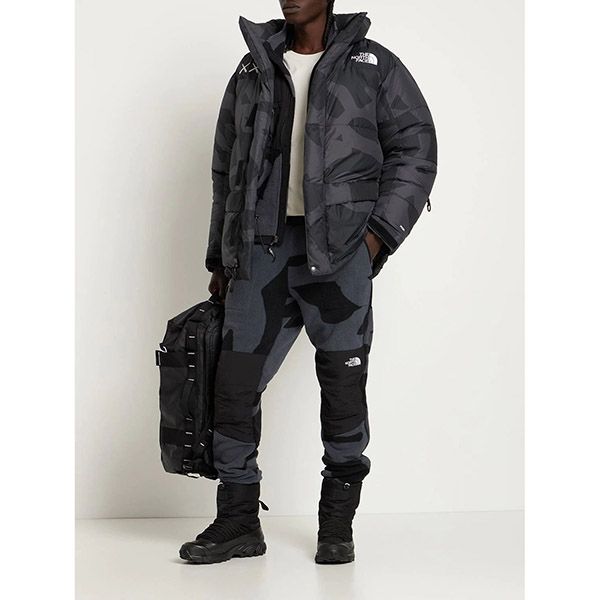 カウズ ノースフェイス 偽物 THE NORTH FACE ×KAWS コラボ☆ RETRO