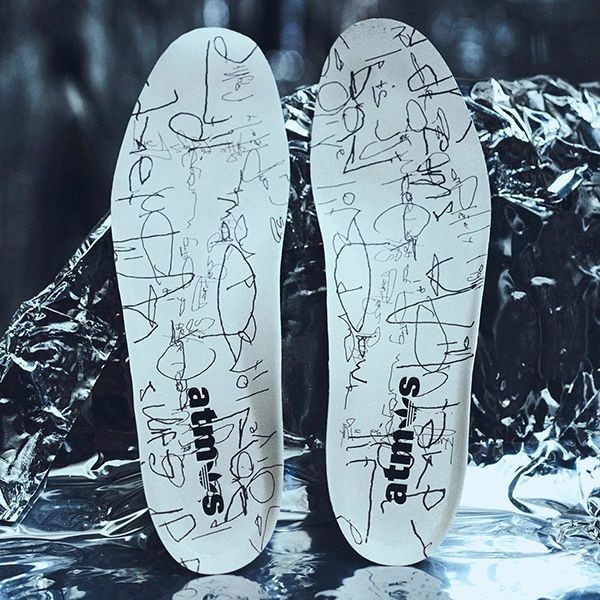 お洒落にアディダス × atmos × King Gnu 偽物 常田大希☆世界で話題の