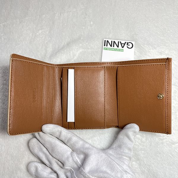 【GANNI】ロゴ入り BOU TRIFOLD WALLET GANNI 財布 偽物】ロゴ入り BOU TRIFOLD WALLET/ 各色-