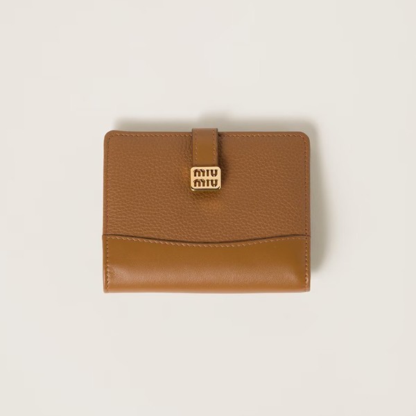 ミュウミュウ 偽物 Compact Wallet ロゴベルト 三つ折り財布 4色