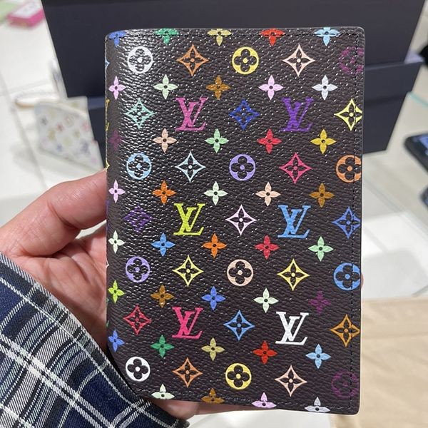 目を惹く逸品！ルイヴィトン×村上隆 N級品 パスポートカバー M14178