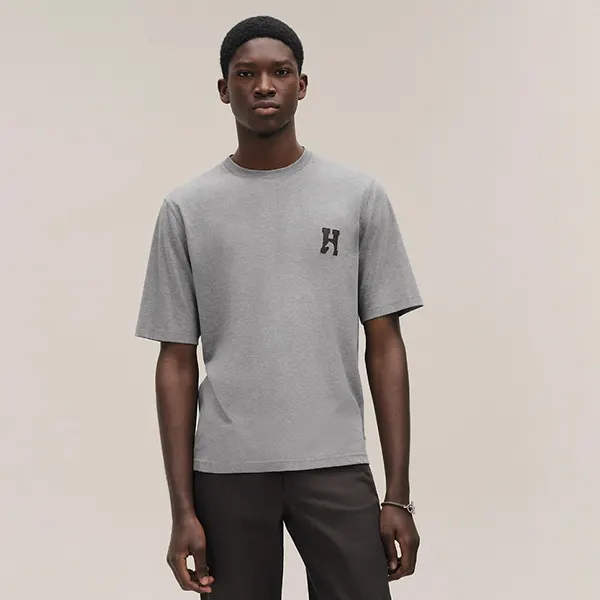 ギフトに最適エルメス 「HCheval」ミニレザーパッチTシャツ