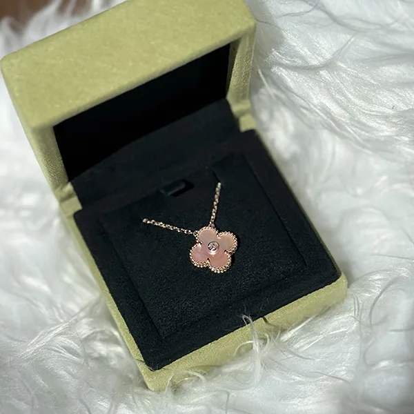 【美品2026年2月購入】VanCleef&Arpelsヴィンテージアルハンブラ ヴァンクリーフ ホリデー 2026 限定 アルハンブラ ペンダント 希少