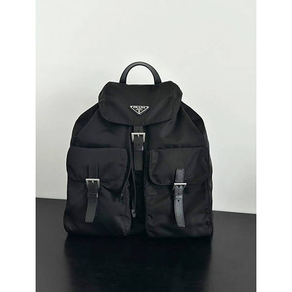MENS NON-NO掲載】プラダ Re-Nylon バックパック 偽物 ランウェイ