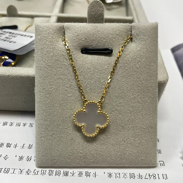 アルハンブラ ネックレス 偽物 ヴァンクリーフ＆アーペル☆Vintage