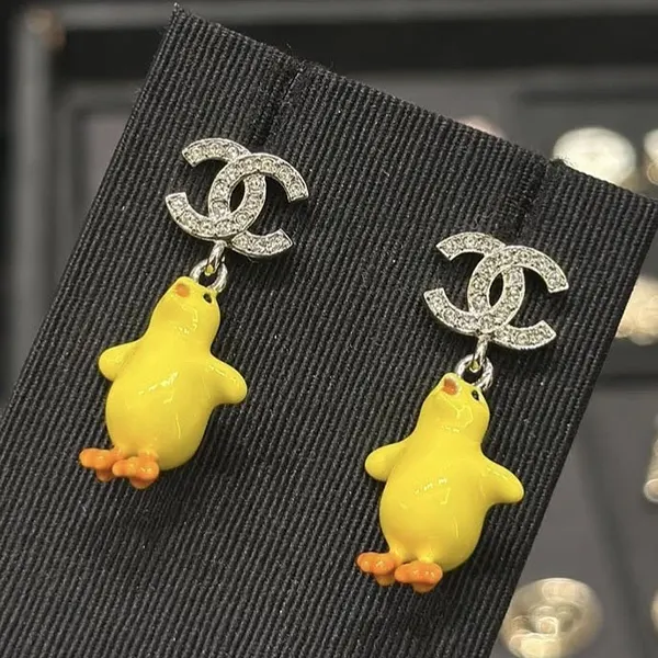 シャネル コピー ラインストーン ひよこ ピアス ABH521 B24156 U9487