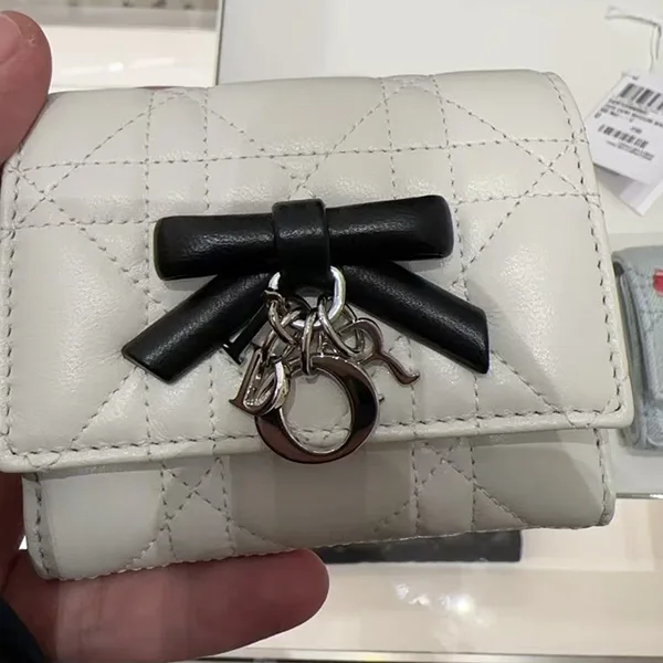 綺麗☆ディオール☆レディ ディオール Lotus ウォレット 偽物 綺麗☆ディオール☆レディ ディオール Lotus ウォレット 偽物