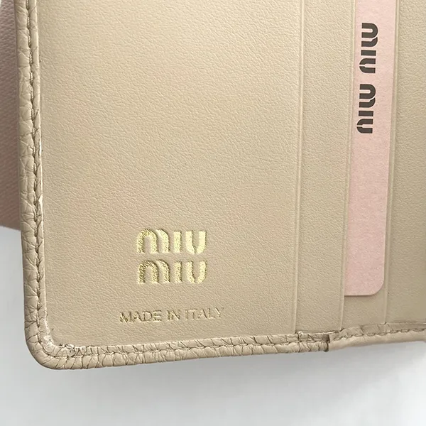 かわいい♡新作】【ミュウミュウ】Compact Wallet ロゴベルト