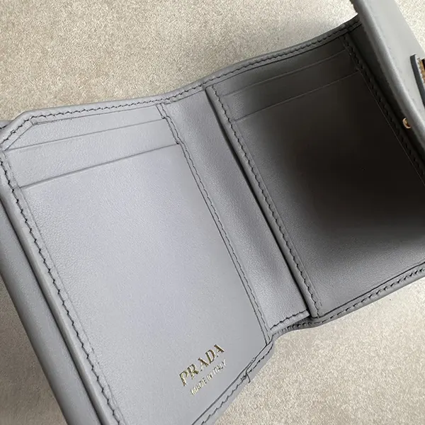 新色 人気！プラダ トライアングルロゴ 三つ折り財布 コピー 1MH043-プラダ