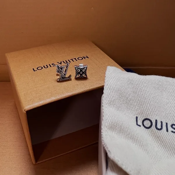 追跡付】中村敬斗愛用♡【ルイヴィトン】ピアス LV ウィスパー M03666