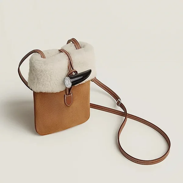 ムートンポシェット】エルメス スマホケース Plush phone case