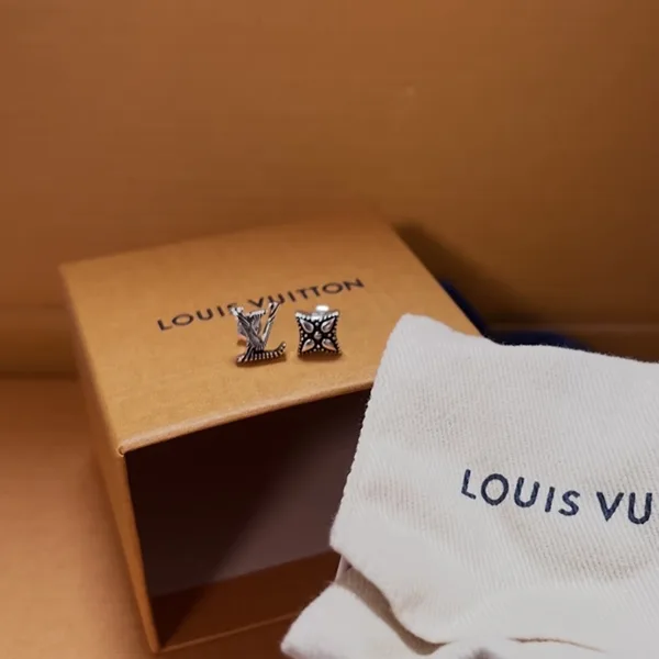 追跡付】中村敬斗愛用♡【ルイヴィトン】ピアス LV ウィスパー M03666
