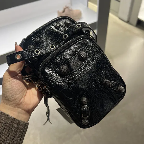 セレブ多数愛用】バレンシアガ LE CAGOLE PHONE ショルダーバッグ