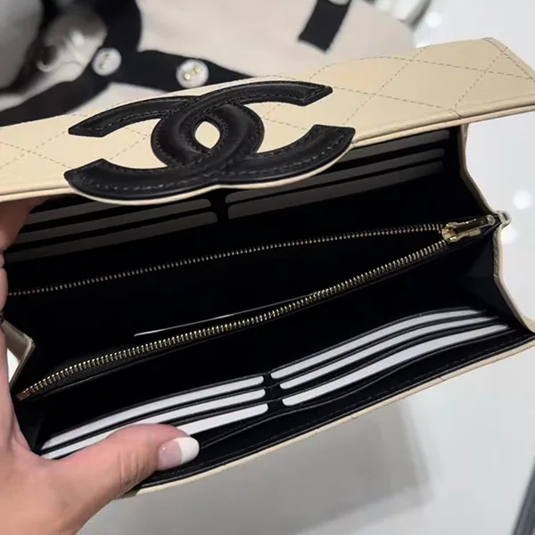 シャネル　専用 ザ シャネルな復刻デザインが新鮮 シャネル ロングウォレット AP5458